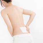 腰痛時の湿布はモーラステープが効く？症状を緩和してくれるが発疹などの皮膚炎を起こすこともあるので注意が必要？